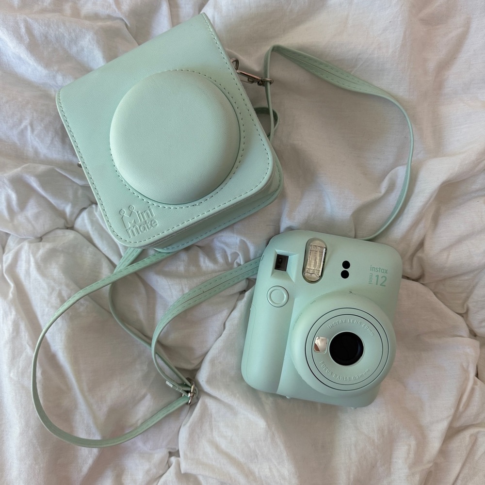 FUJIFILM INSTAX MINI 12 MINT GREEN INSTANT CAMERA WITH CASE